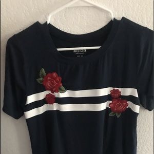 rose embroidered crop top🌹